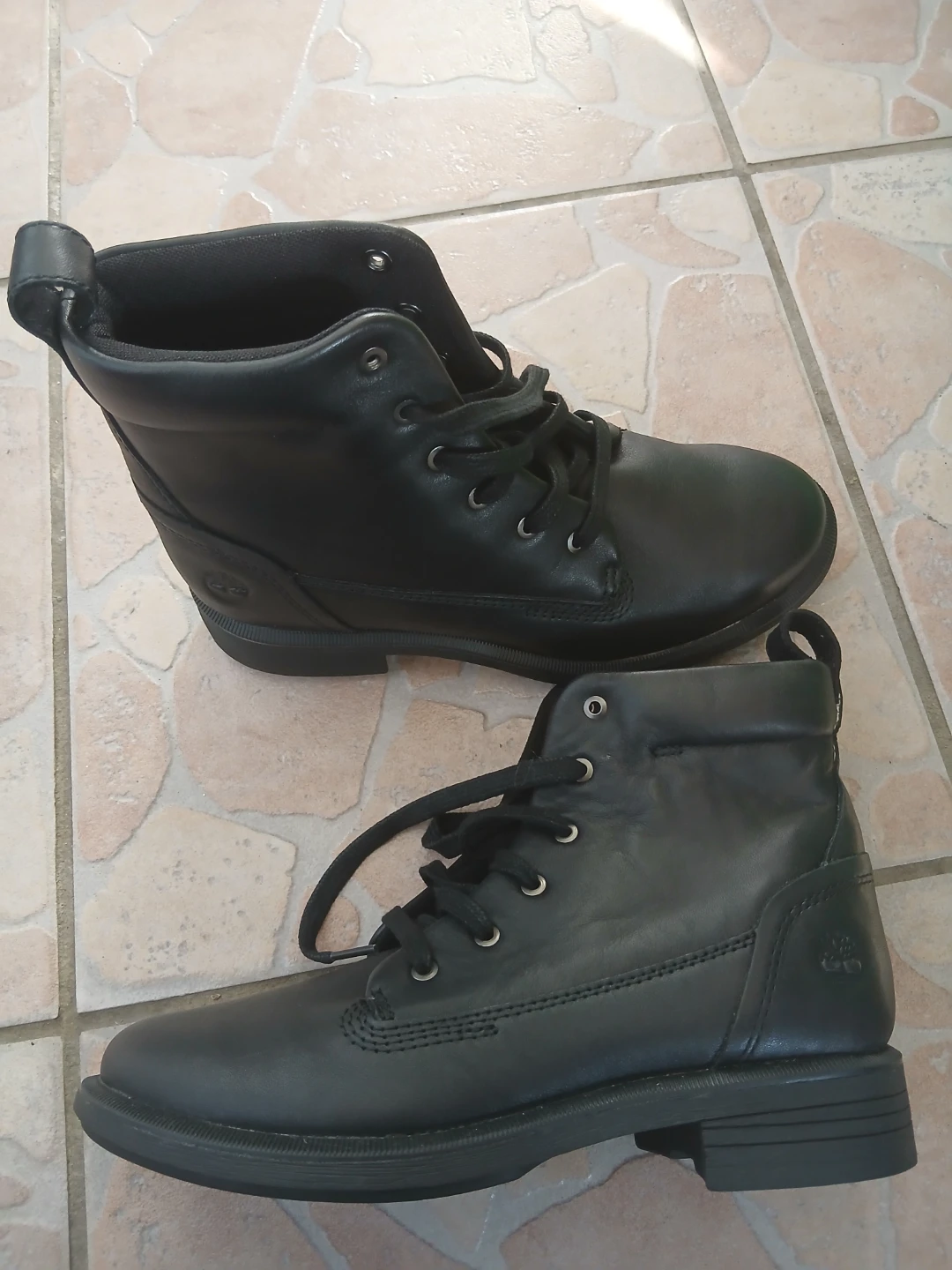 BRAND NEW Timberland Women's Black Leather Boots Size 5.5