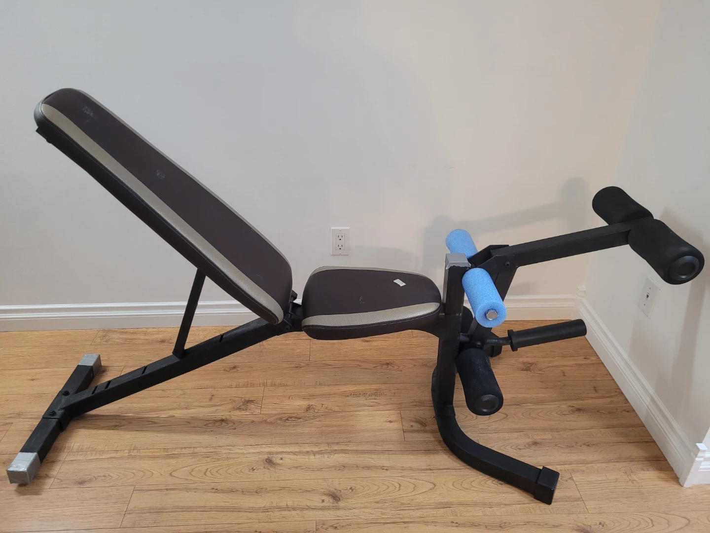 Adjustable Weight Bench