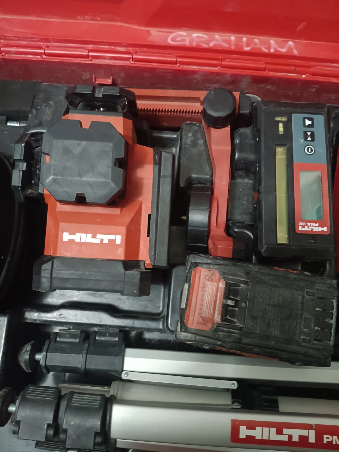 Hilti Laser Level Kit with Tripod and Charger - photo 4