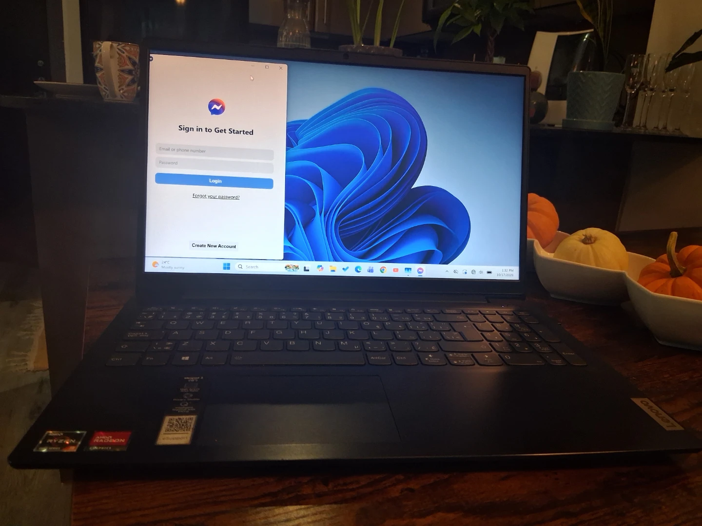 Lenovo IdeaPad 3 15" Laptop Ryzen 256GB SSD – $250 FIRM TODAY
