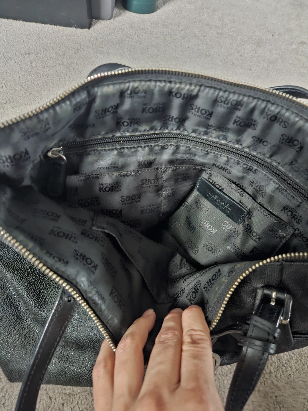 Michael Kors Black Signature Tote Bag - photo 5