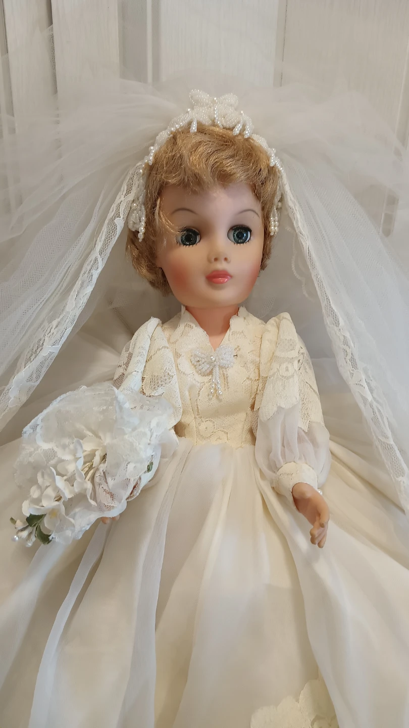 Vintage 1950- 60s, 20" Wedding Doll with blinking eyes - photo 3