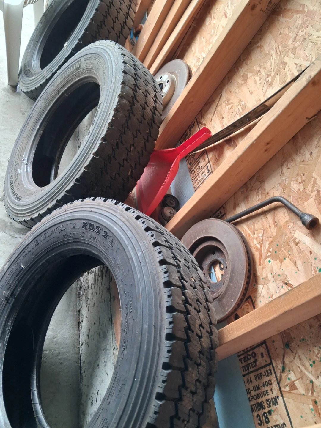 Michelin XDS 3 Tires 225/70R19.5 - photo 2