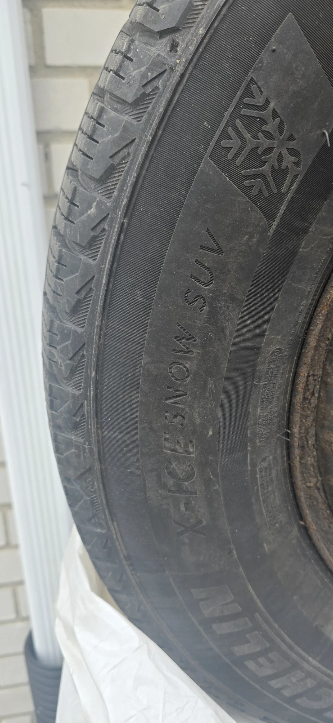 Michelin X-Ice Snow SUV Tire 235/70 R16 - photo 4