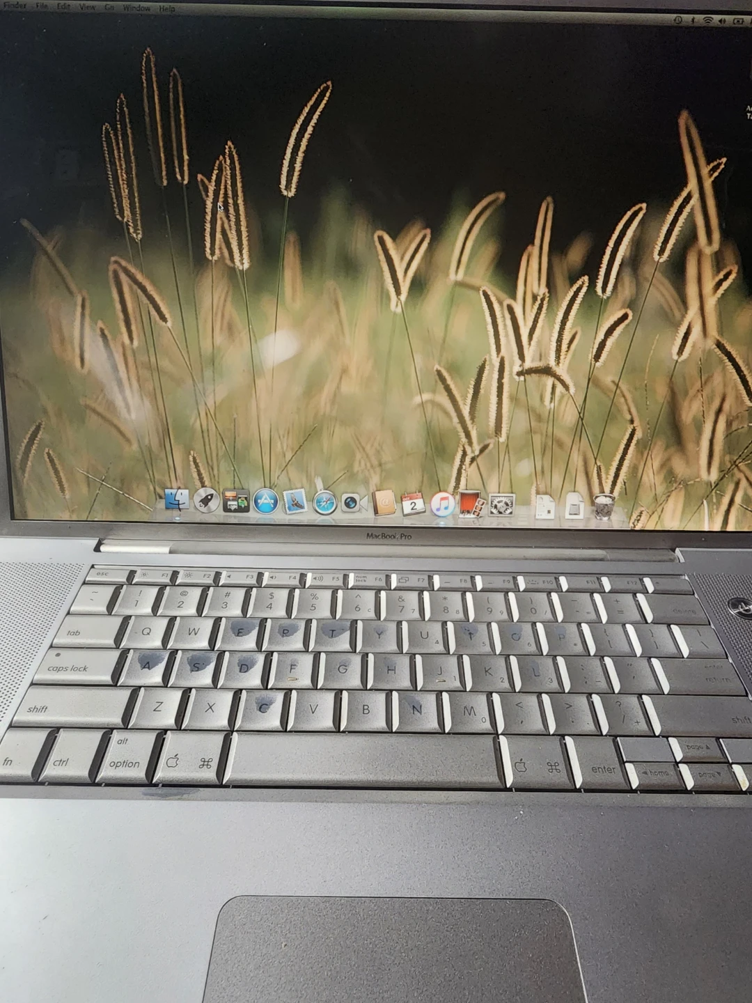 Vintage Apple MacBook Pro 2.33 GHz Intel Core 2 Duo