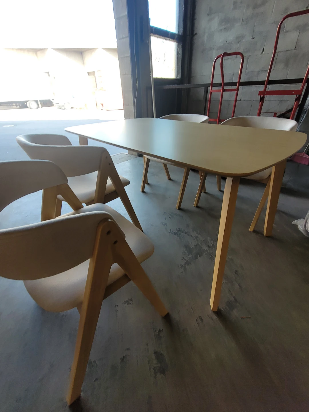 Ar Dynamic White Oak Dining Table Set