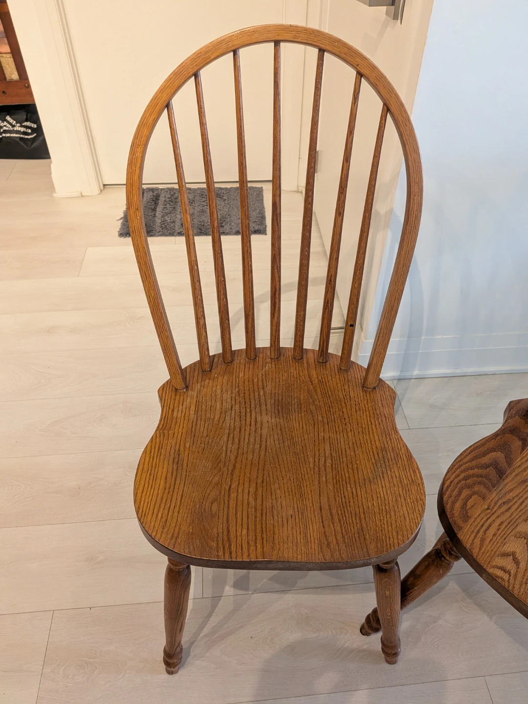 Move out sale: Set of two oak Windsor chairs - photo 3