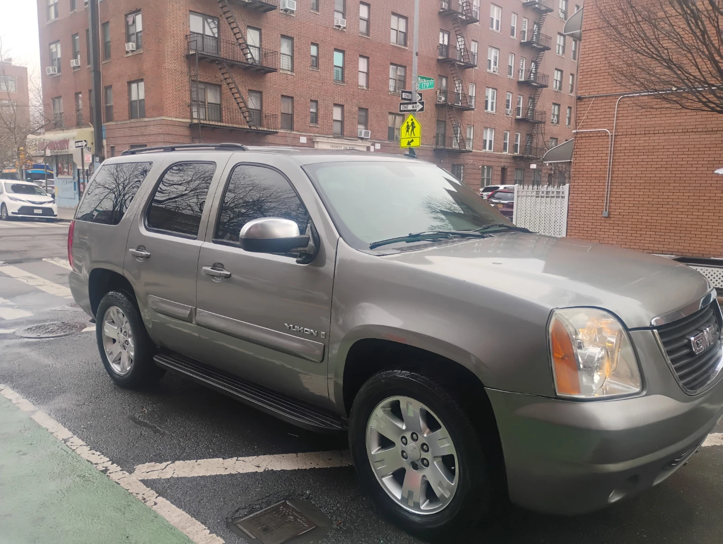 2007 GMC YUKON LT - photo 2