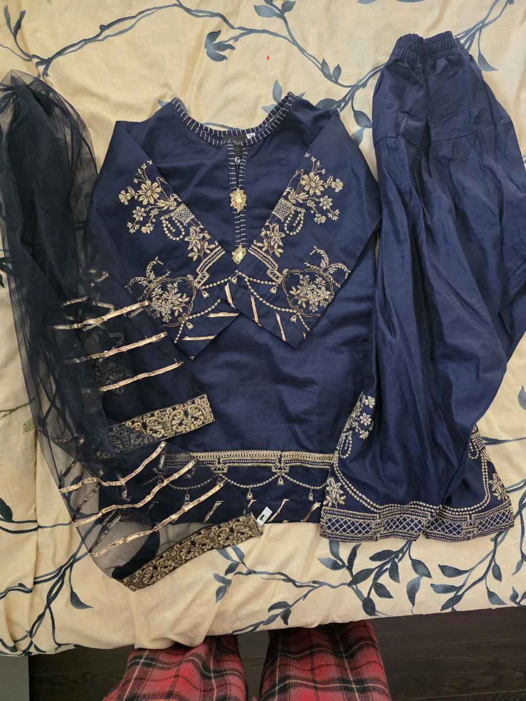 Two Traditional South Asian Salwar Kameez Sets - photo 2