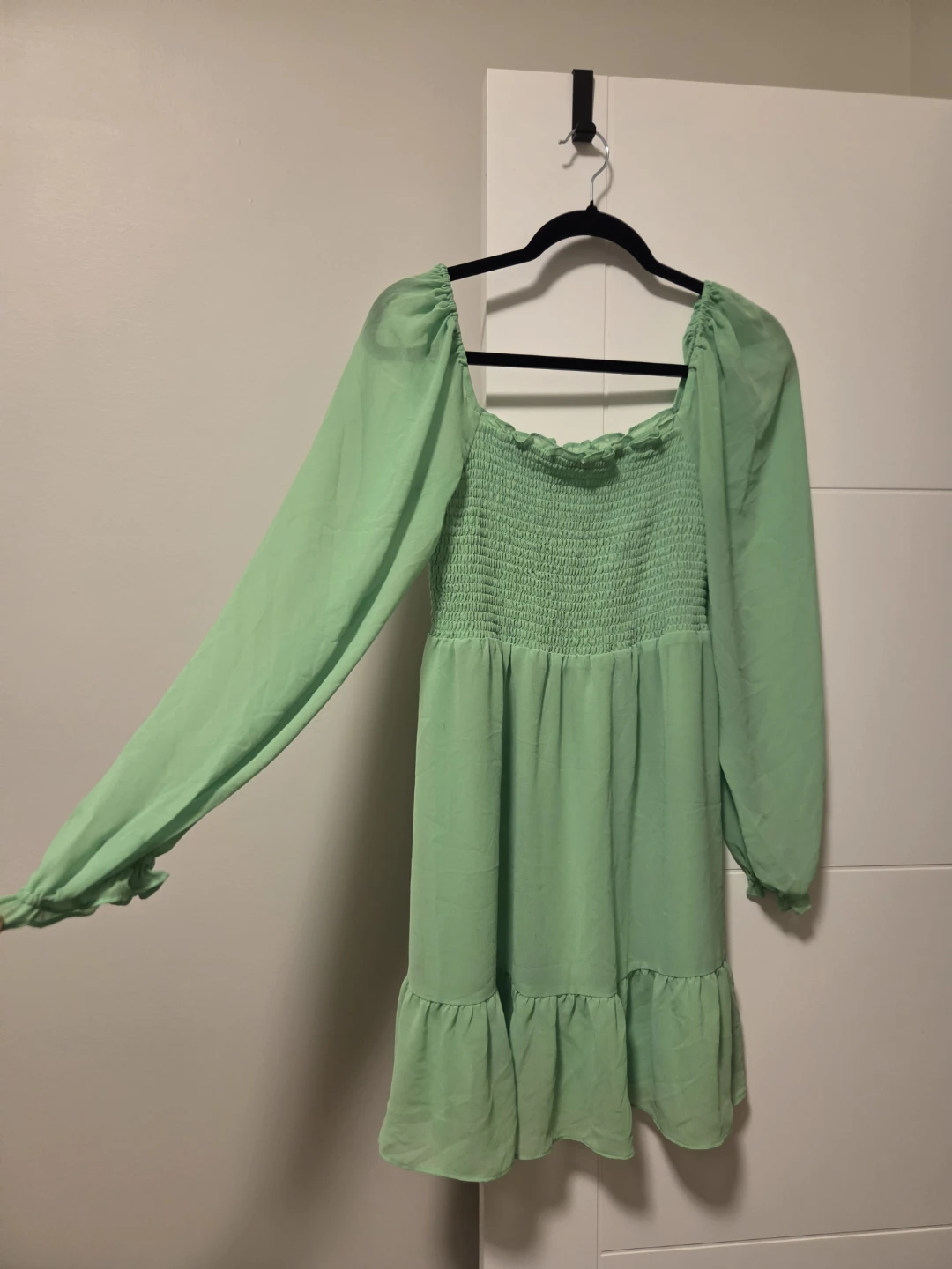 Light green long-sleeve dress