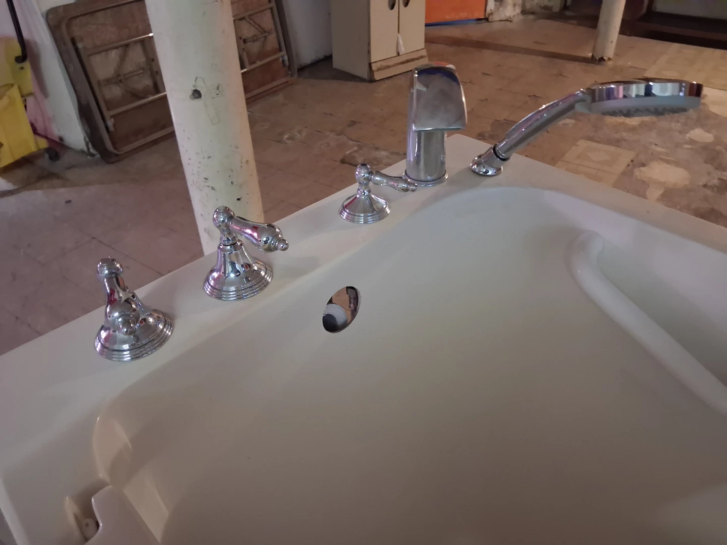 Bathtub - photo 3