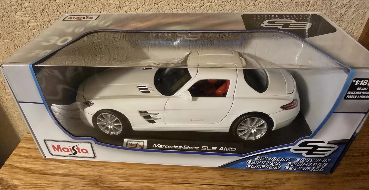 1:18 Maisto Mercedes-Benz SLS AMG