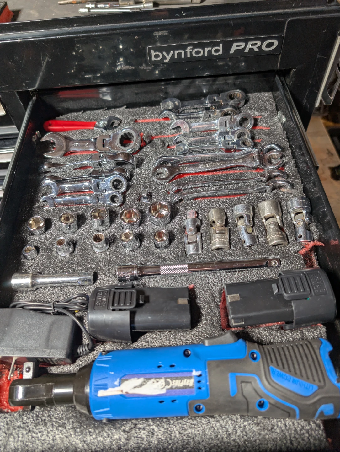 Bynford pro box and tools - photo 2