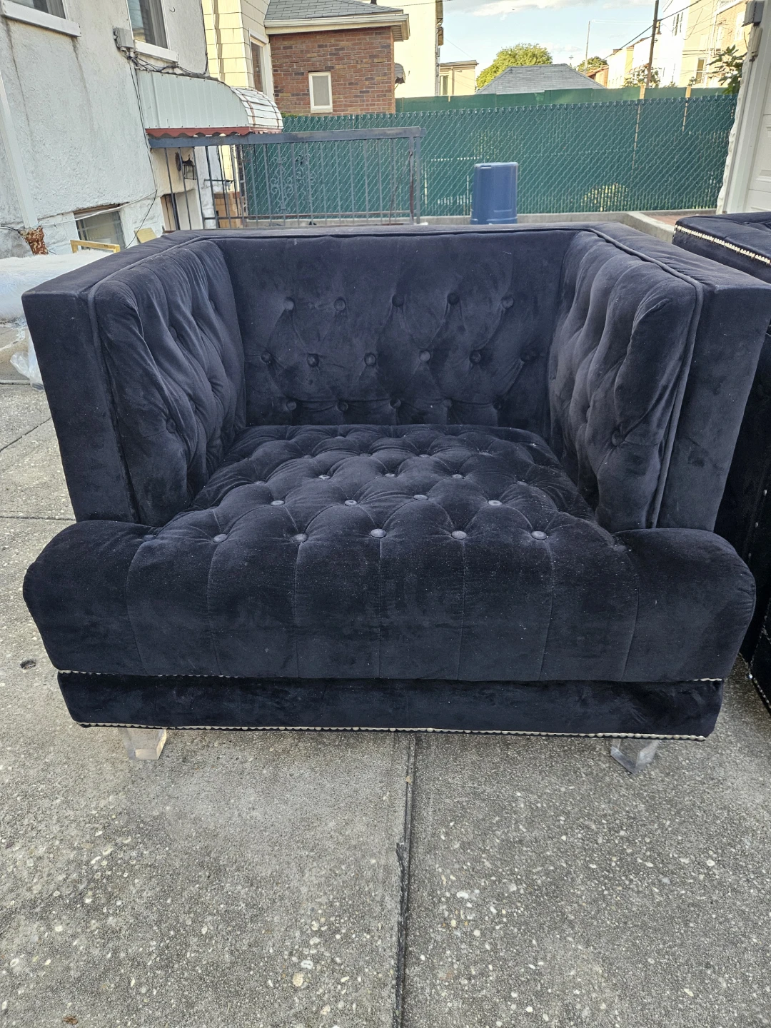 2 beautiful black velvet large chairs - photo 2
