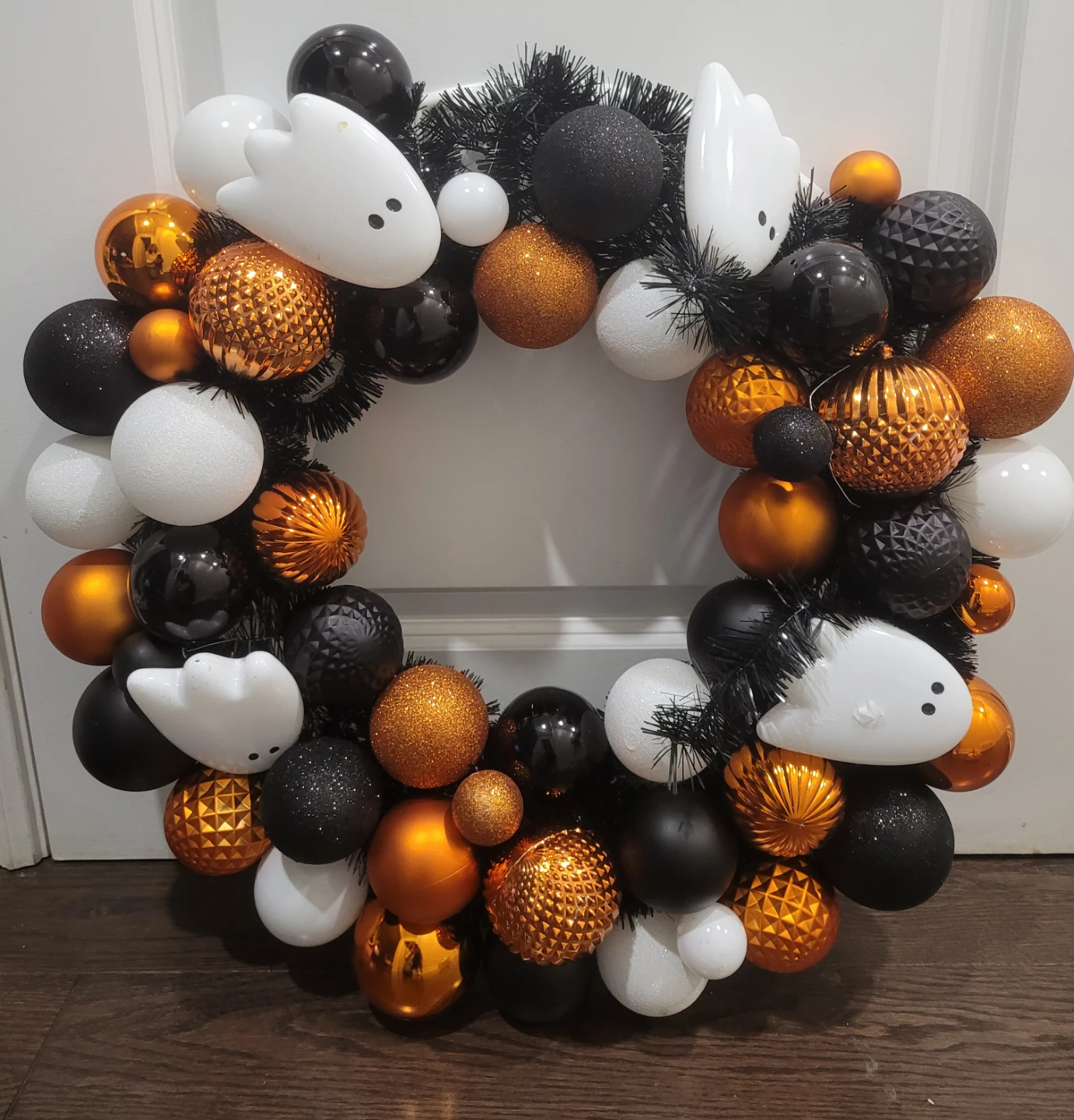 2 for $10 New Halloween wreath and glass pumpkin decor - photo 2