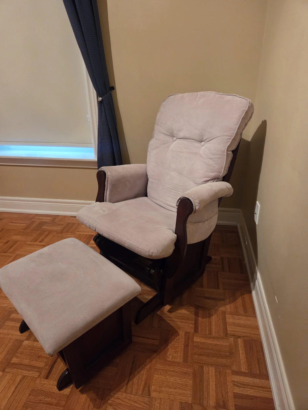 Glider Rocking Chair with Ottoman - photo 2