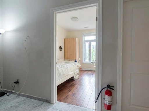Room for rent-near dupont stn[Oct is free!!] - photo 2