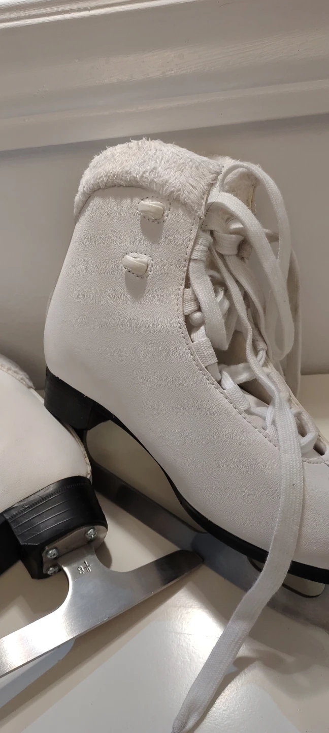 Winnwell White Figure Skates with Protective Gear - photo 3