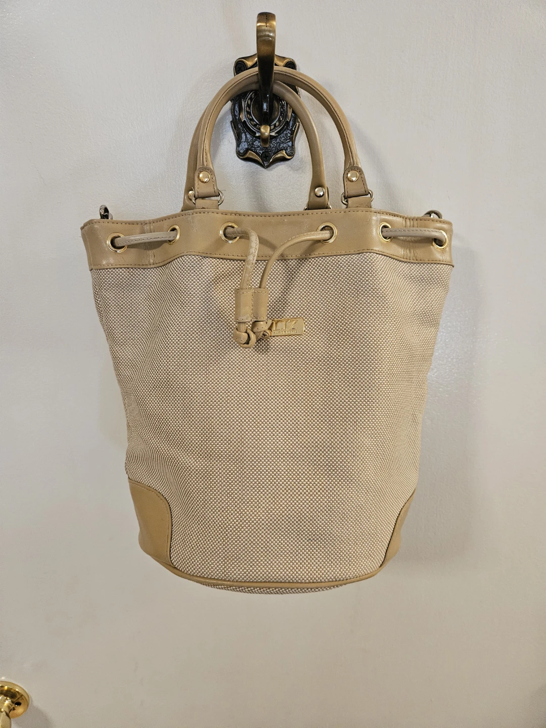 Liz Claiborne beige bucket bag