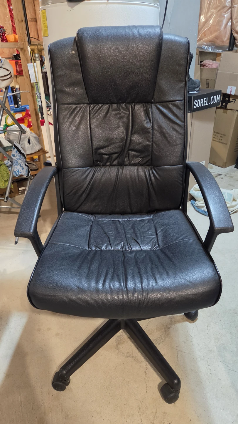Black office chair