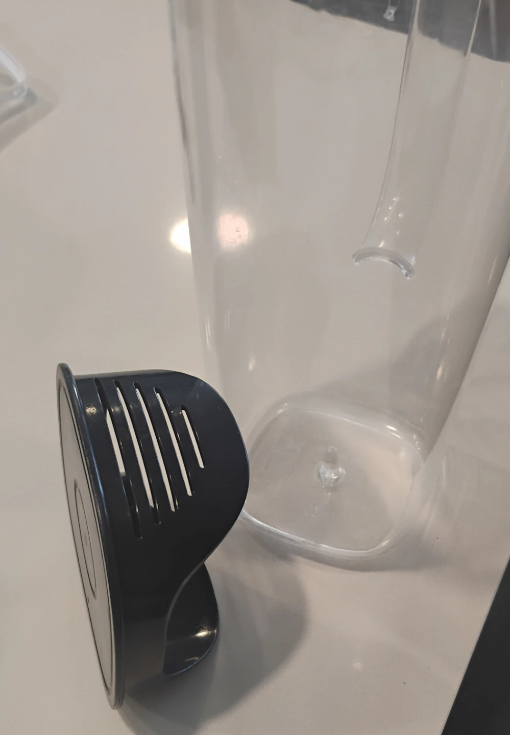 Clear plastic beverage pitcher - photo 3