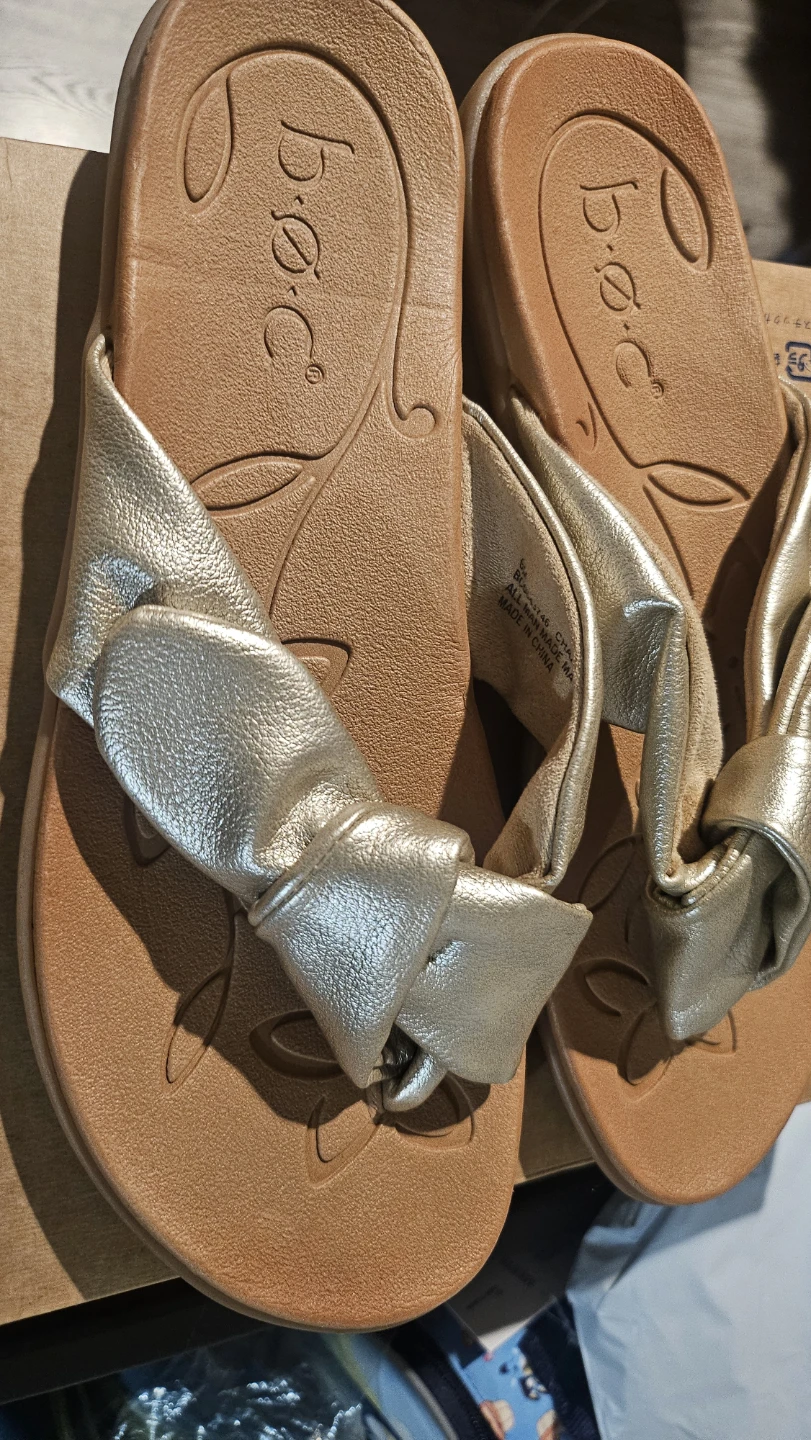 b.o.c Gold Metallic Sandals - photo 2