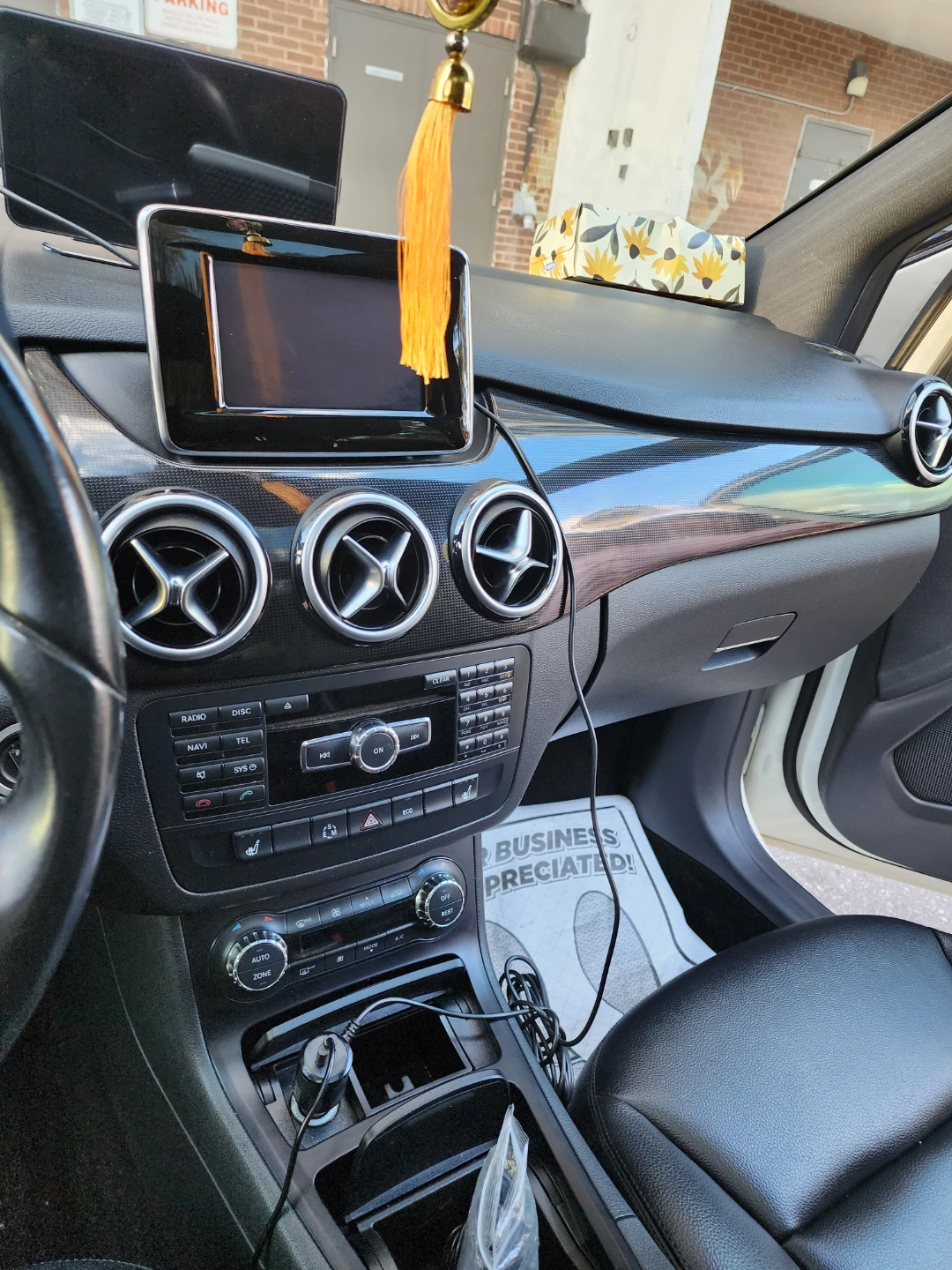 Selling  Mercedes  Benz  B250 - photo 4
