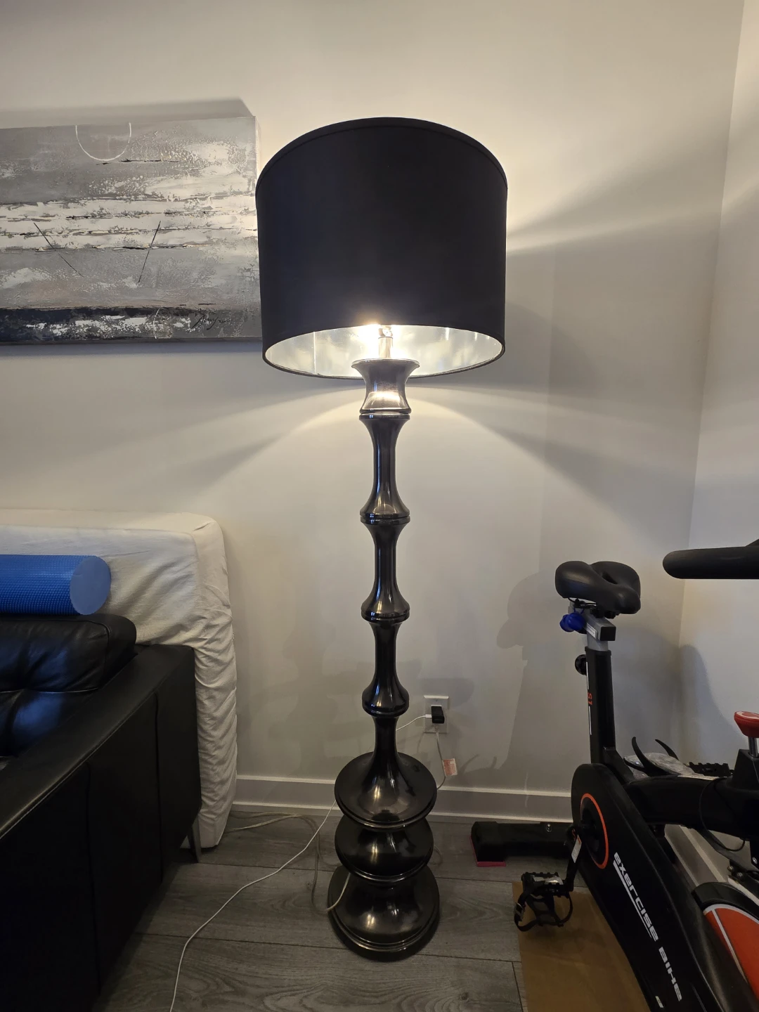 Tall black metal floor lamp - photo 2