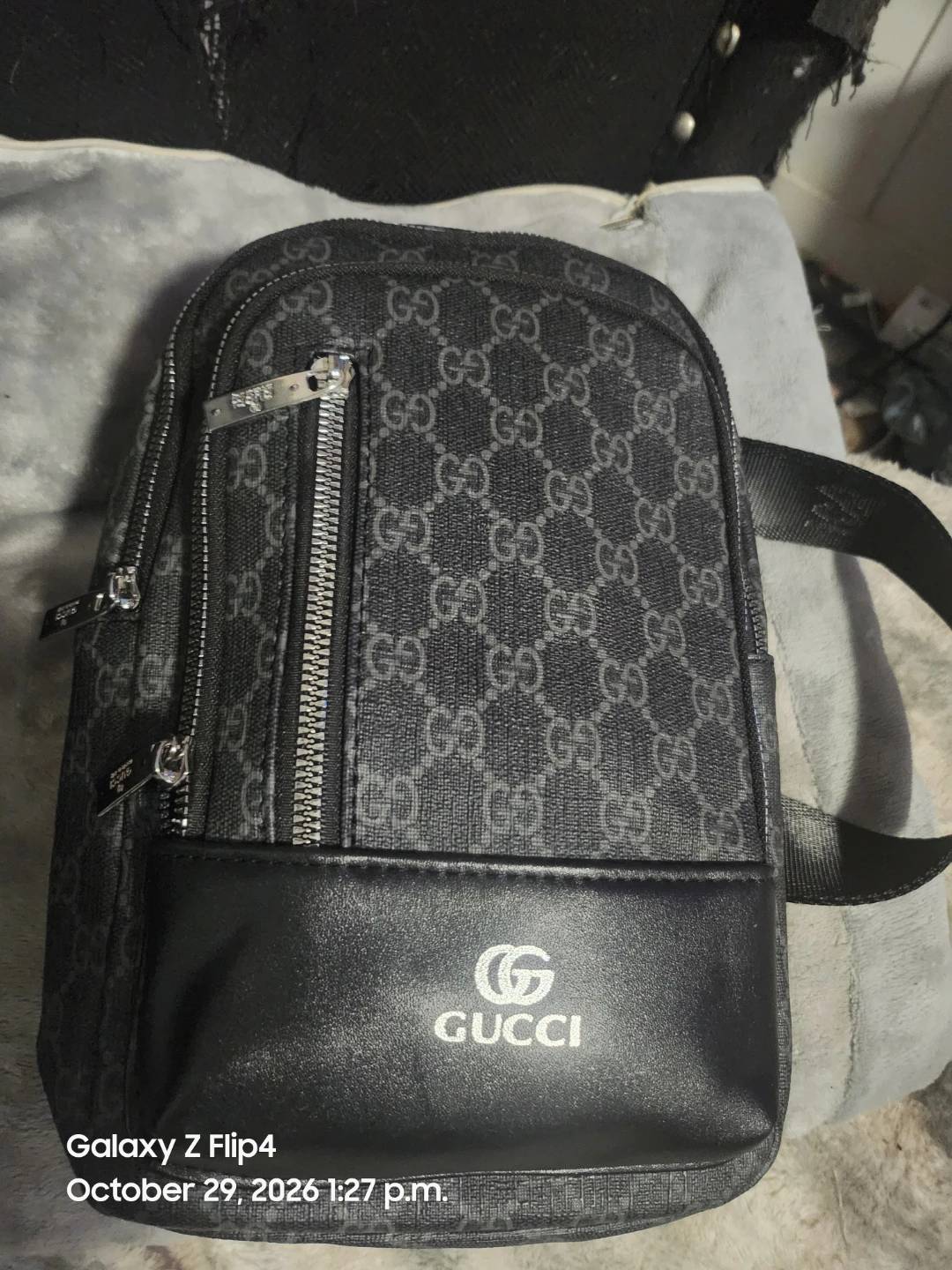 AUTHENTIC Gucci GG Supreme Sling Bag