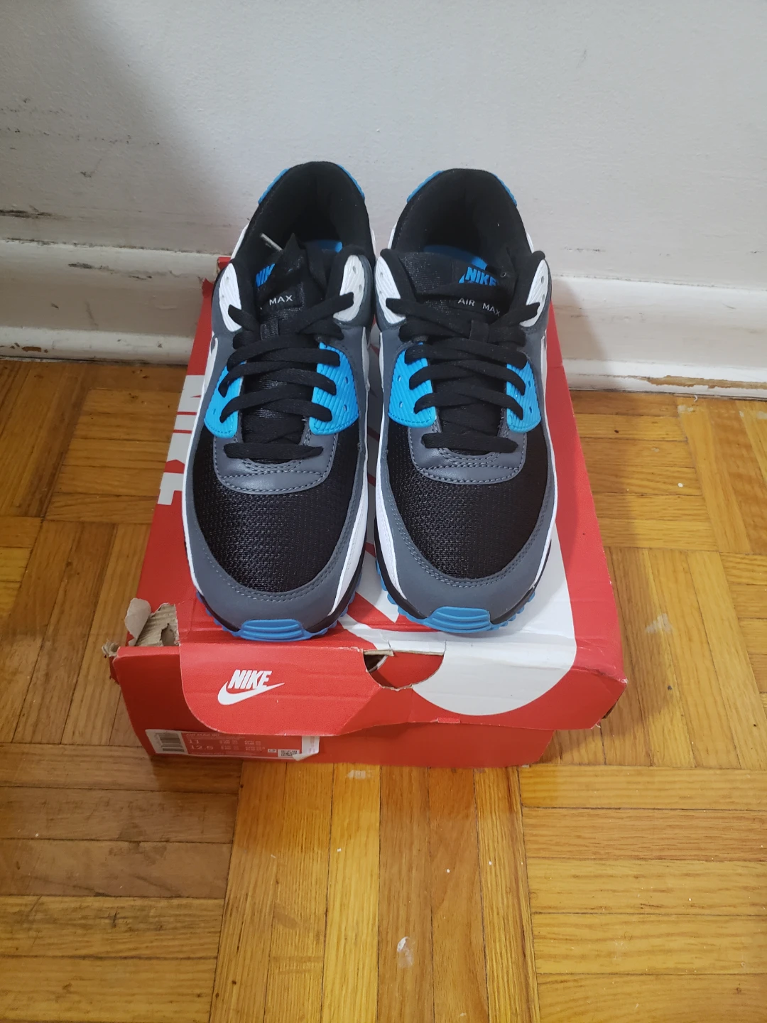 Nike Air Max 90 Sneakers Size 11 - photo 2
