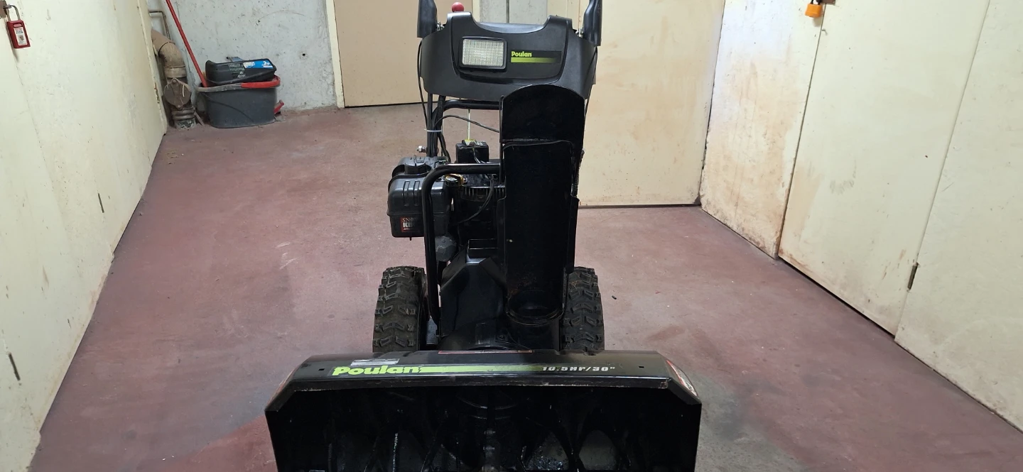 Poulan 10.5HP 30-inch Snowblower - photo 3