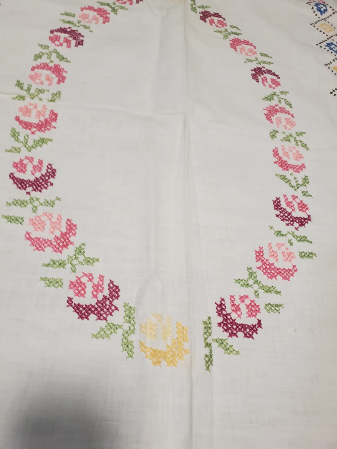 Vintage white cotton tablecloth hand-embroidered 39.5"x51.5" - photo 5