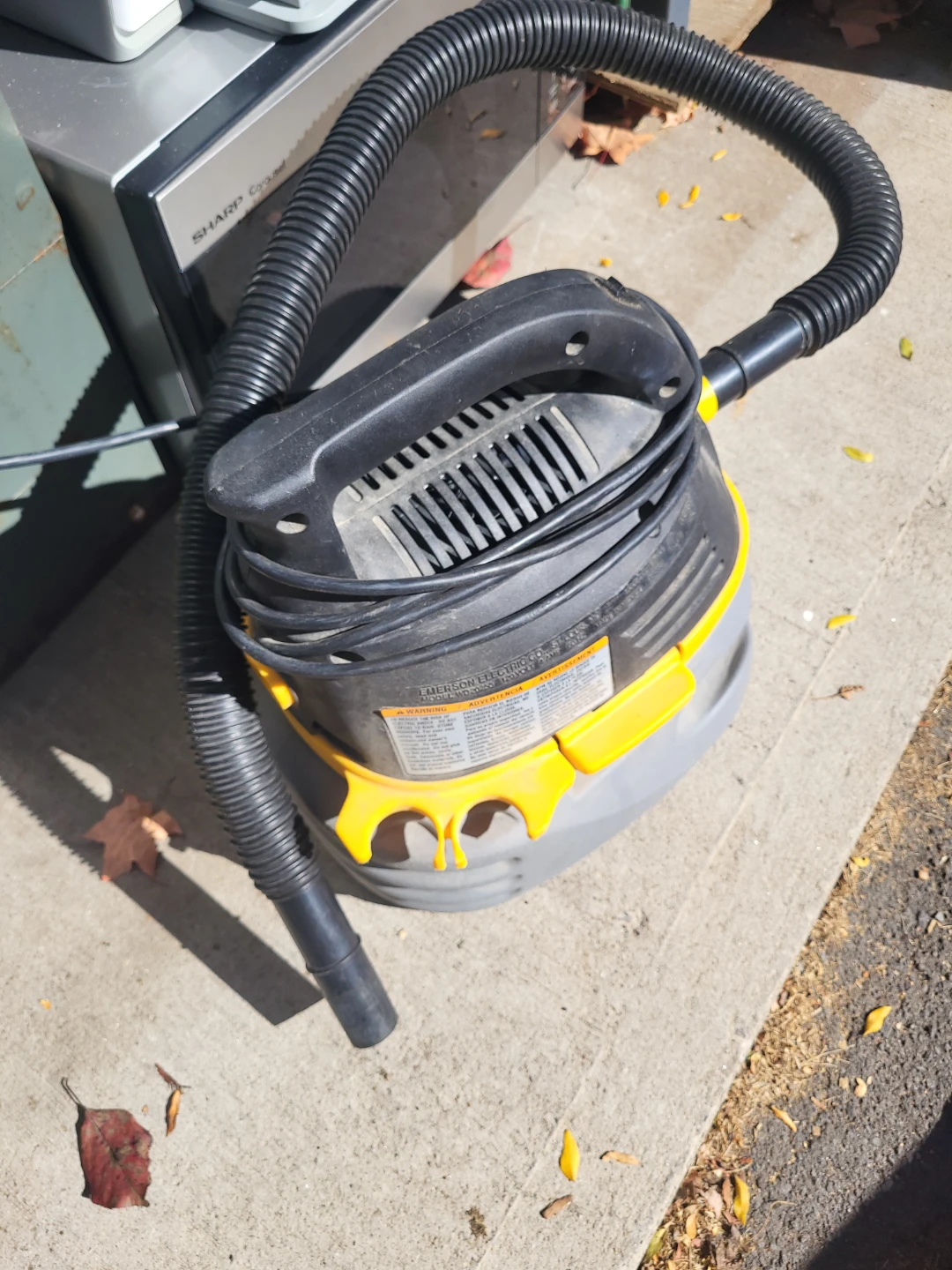 Small Stinger Wet/Dry Shop Vacuum - photo 3