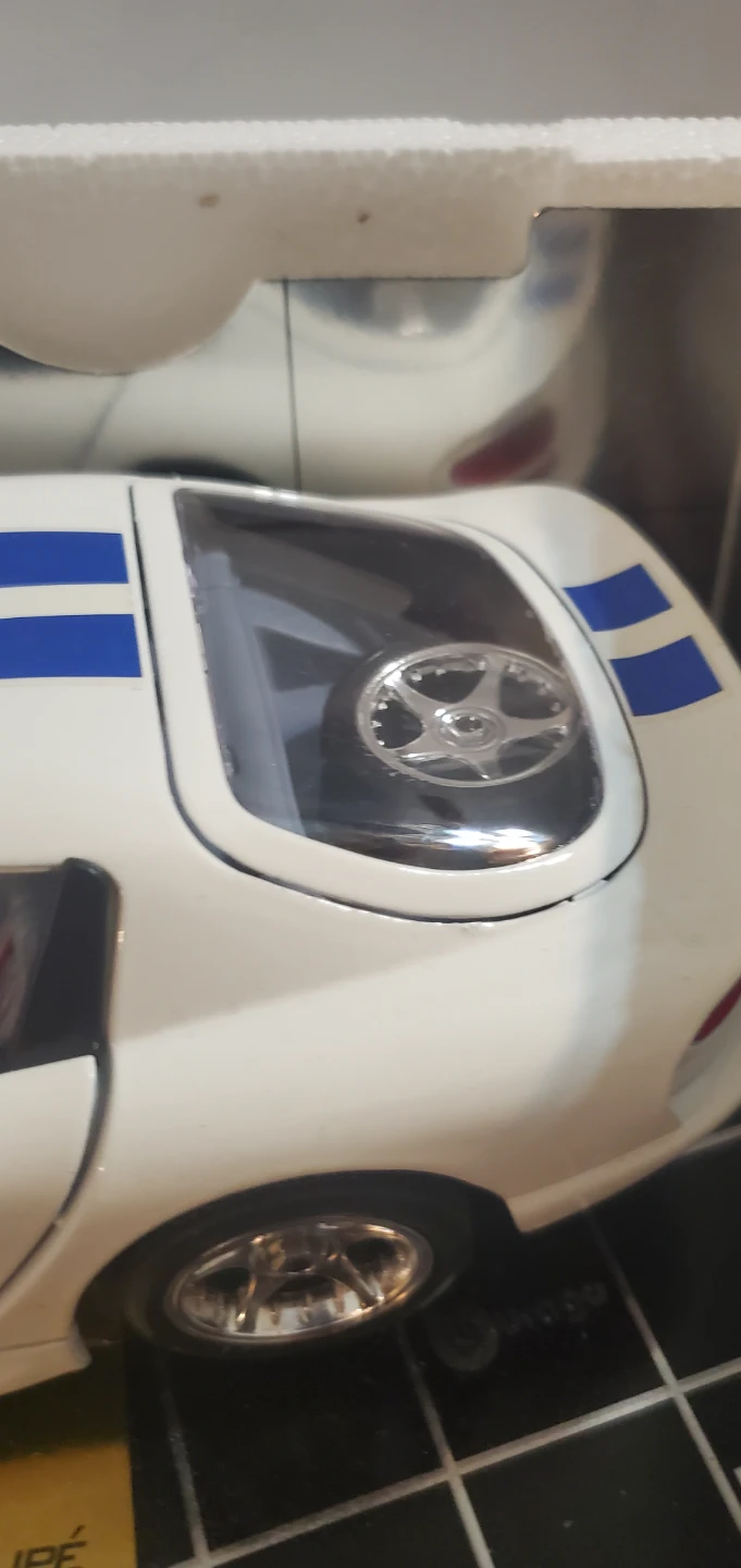 Bburago Dodge Viper GTS Coupe Model Car damages - photo 4