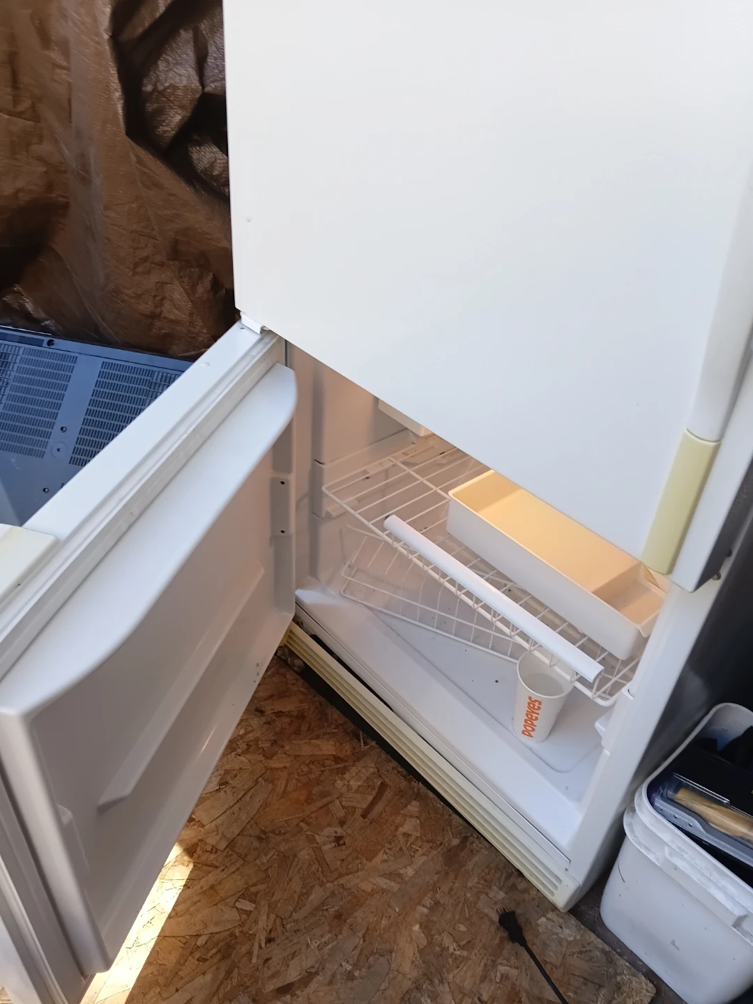 Amana Bottom Freezer Refrigerator - photo 2