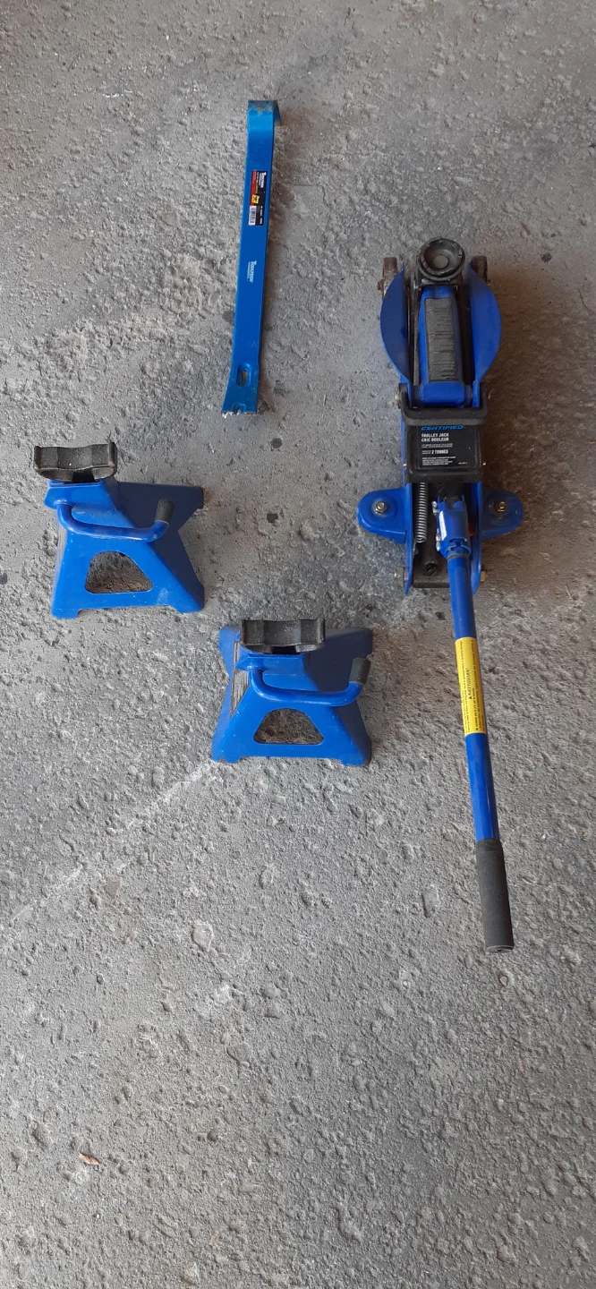 Certified 2 Ton Trolley Jack and Jack Stands