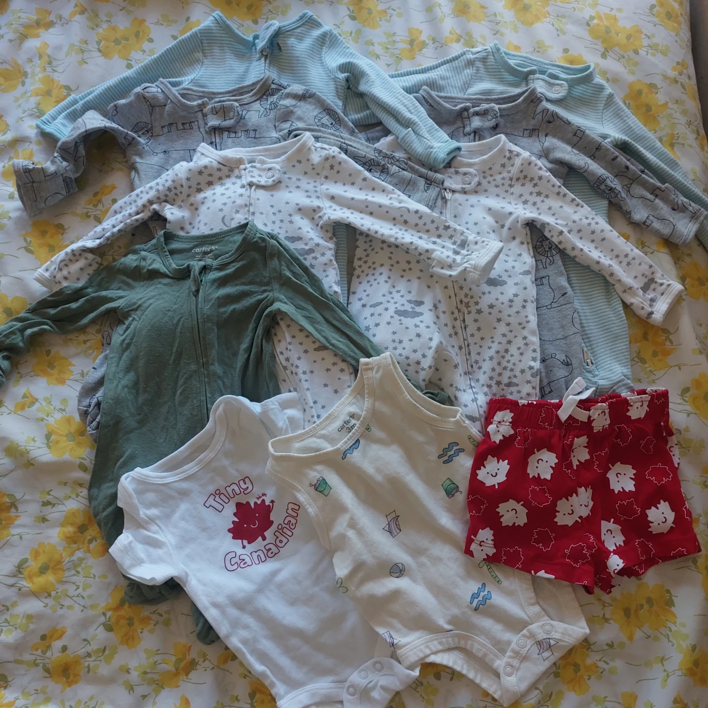 Bundle baby clothes onesies / sleepers - size newborn / 0m