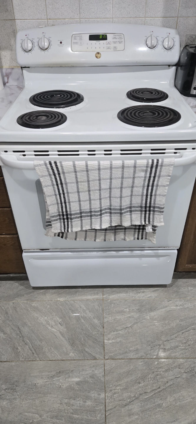 GE White Electric Stove