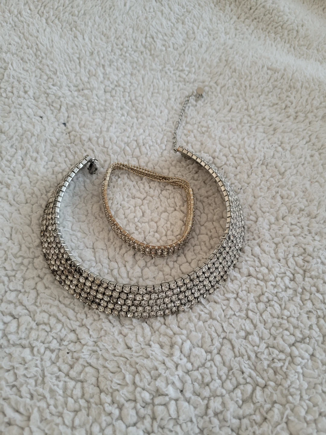 Costume jewelry choker and bracelet