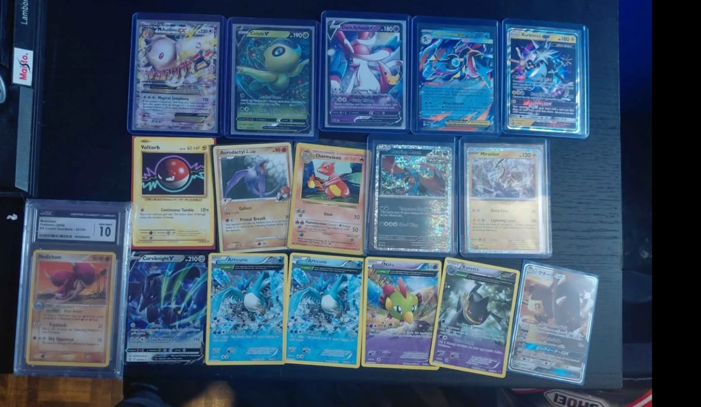 Collection of 17 Pokémon Trading Cards