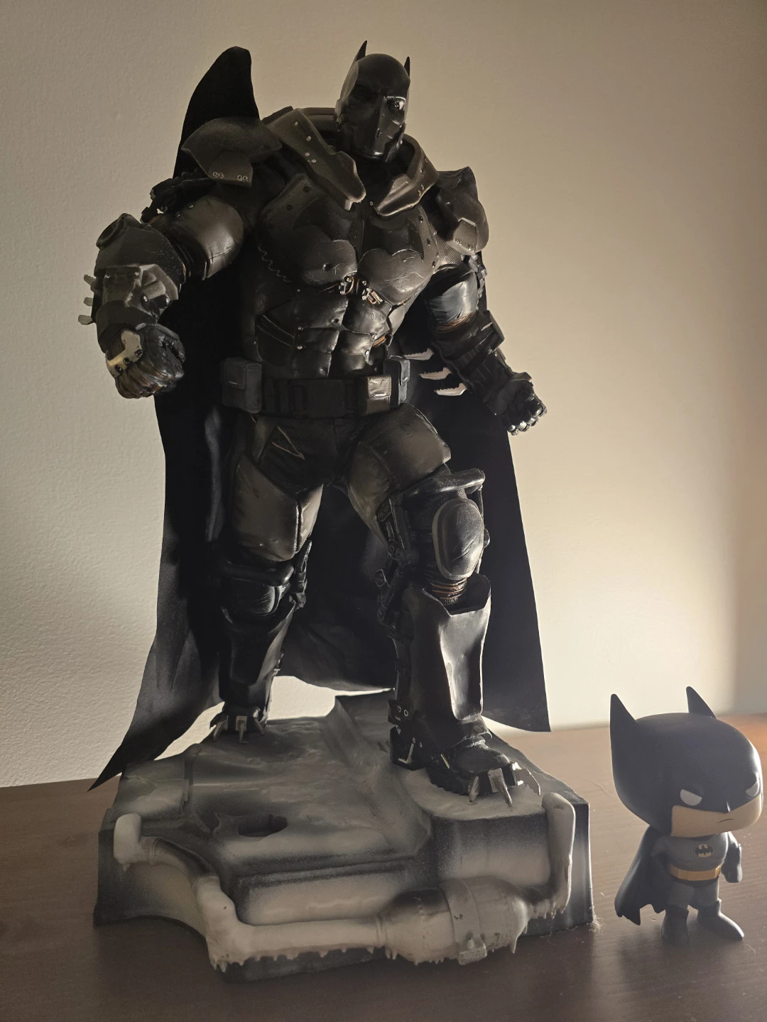 Batman Armoured Figure - photo 2