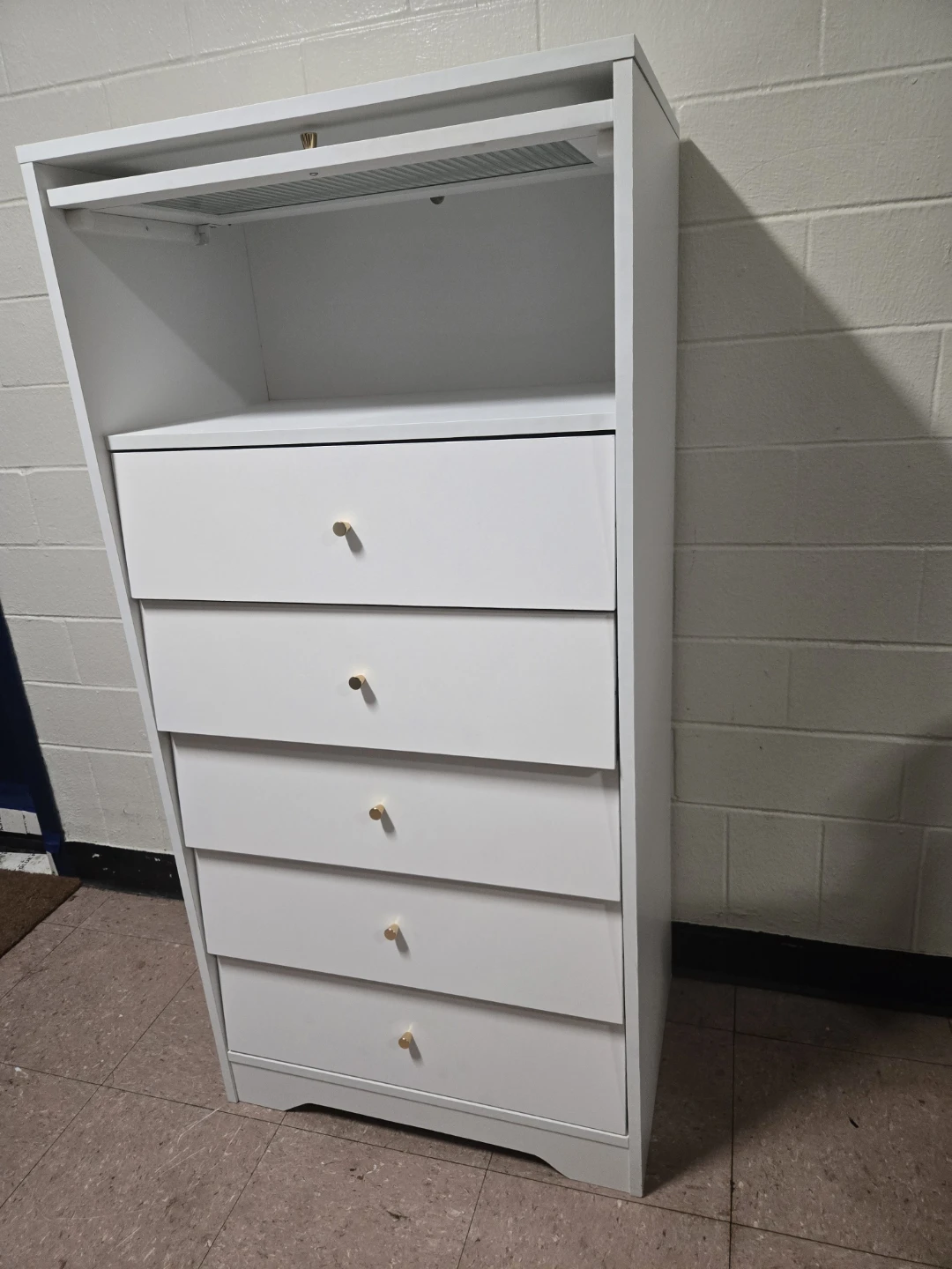Modern White 5-Drawer Chest with Fluted Glass Vanity Display - photo 4