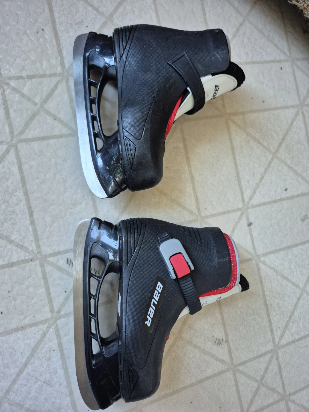 Bauer youth hockey skates size Y10/11