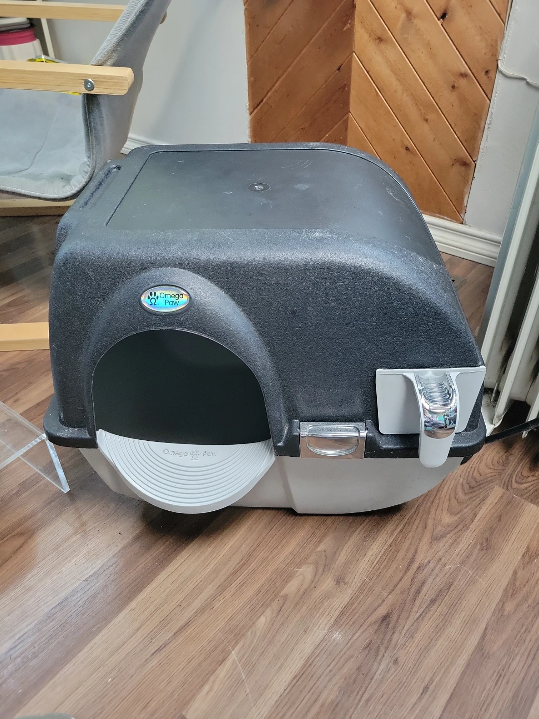 Roll n clean litter box