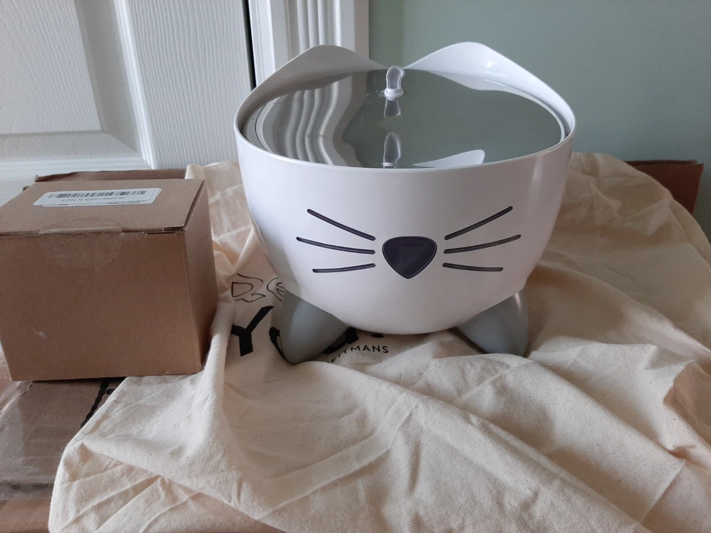 Cat water fountain