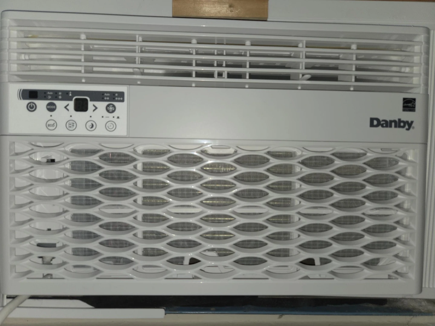 Danby 8,000 BTU Window Air Conditioner - photo 2
