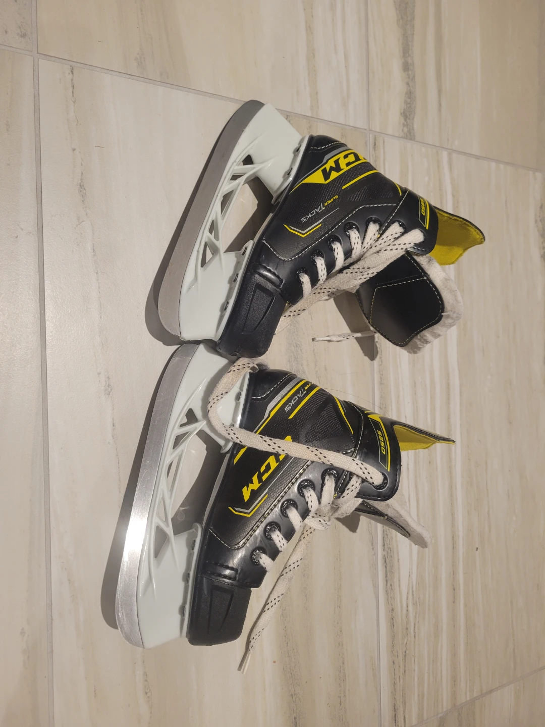 CCM Super Tacks Skates for kids - photo 3