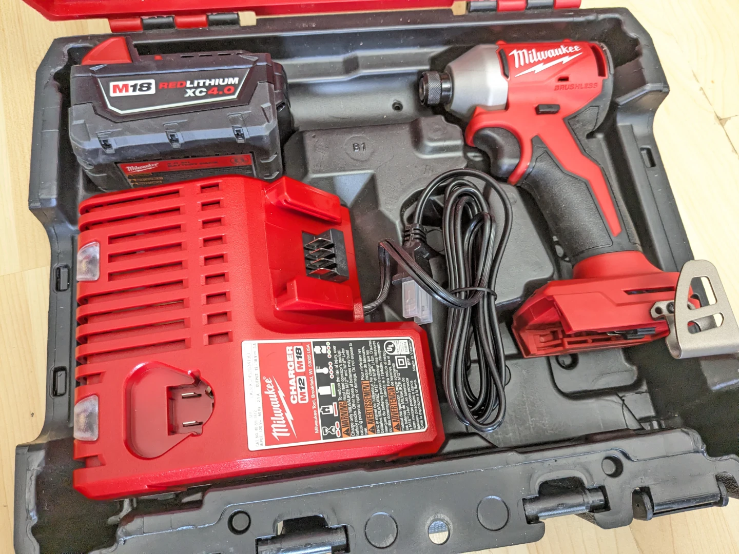 M18 Milwaukee ULTRA COMPACT 3-speed Impact Drill Combo