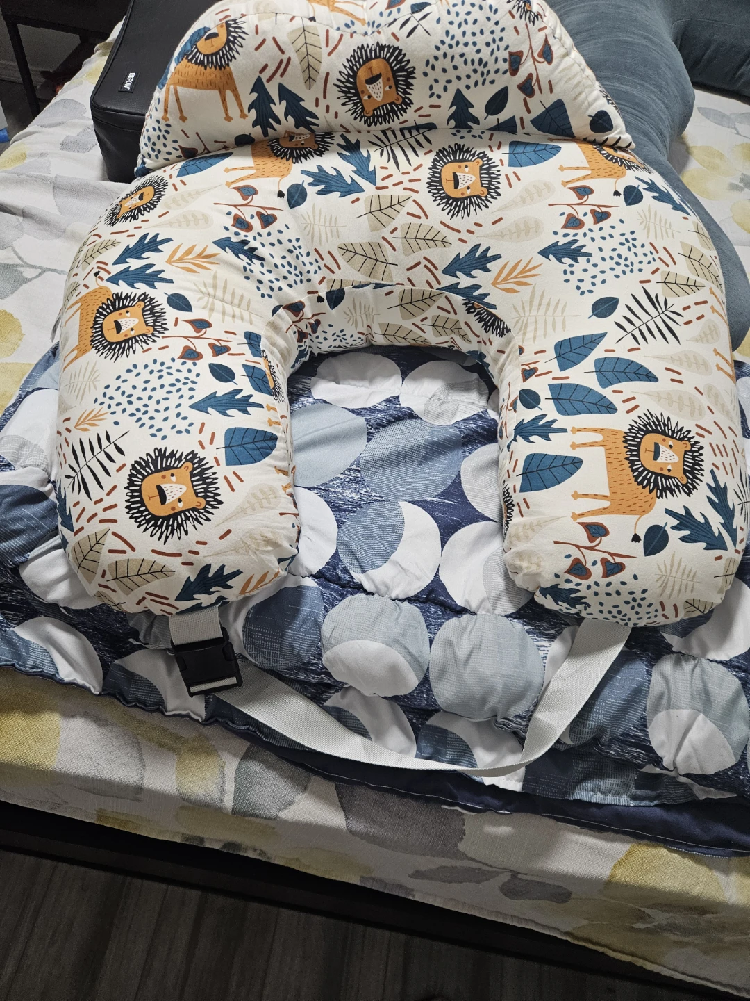 Nursing Pillow with Lion Print - photo 2