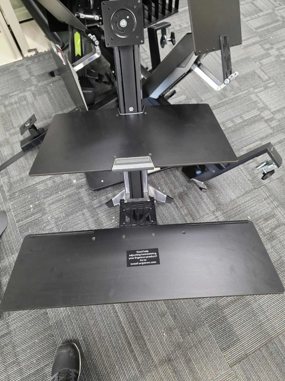 Ergotron WorkFit Stand-Up Desk Converter - photo 2